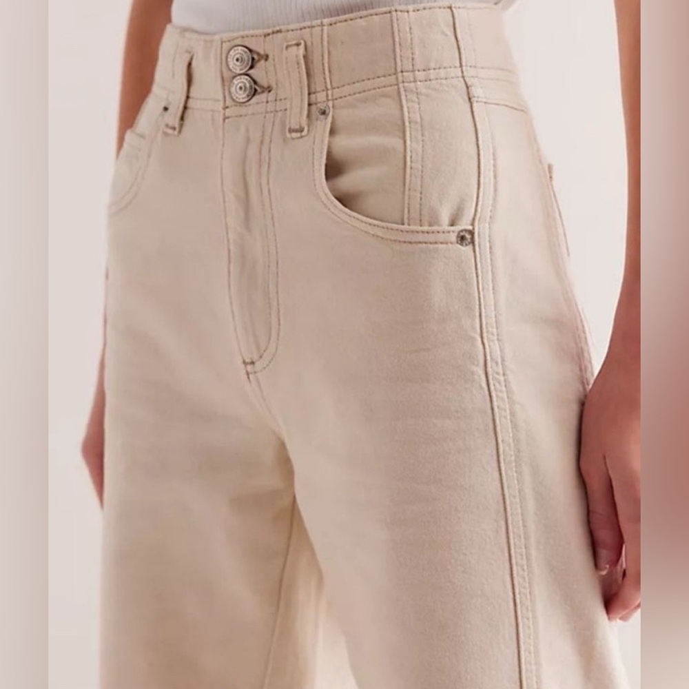 FREE PEOPLE WE THE FREE ASTER
SEAMED RELAXED STRAIGHT LEG JEANS
SIZE 29 CREAM - Picture 4 of 15